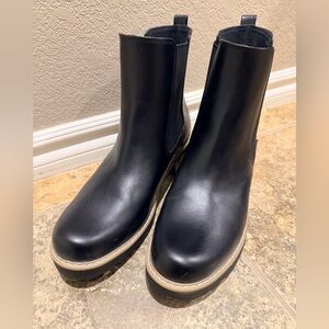 Universal Thread Black Celina Chelsea Boots  Size 11